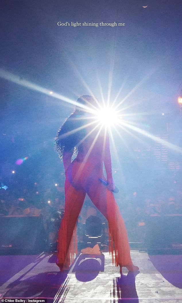 One of the photos showed one of the bright stage lights staring at Bailey during her show, which she attributed to 