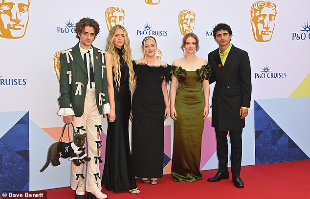 (L-R) Rollarson, Oxenham, Emma Moran, Máiréad Tyers and Hasna wear Gaza ceasefire badges at the Baftas.