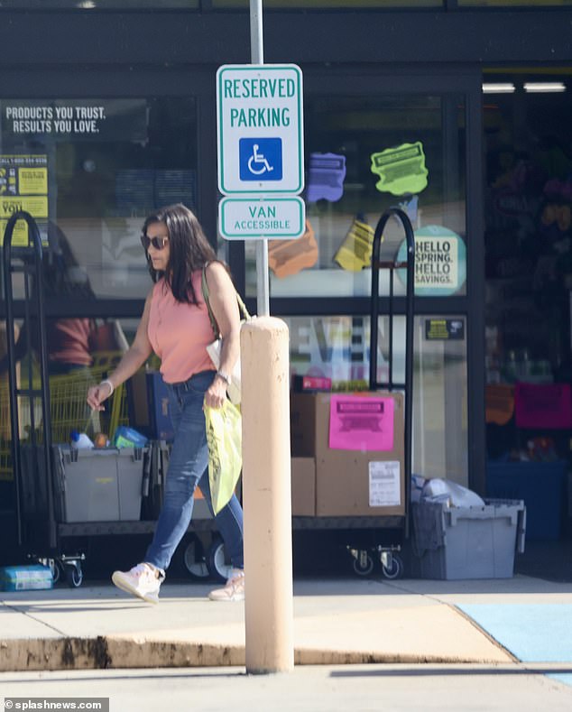 Later that day, her mother Lynne was seen entering a local Dollar General store to pick up some items.