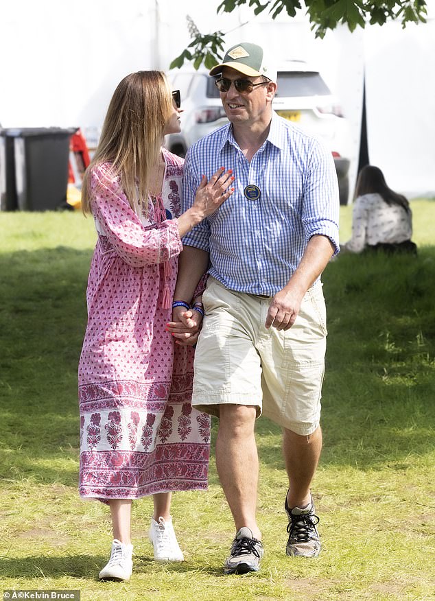 Harriet, a single mother who was also married and has already met Queen Camilla, enjoys Peter's company on Sunday.