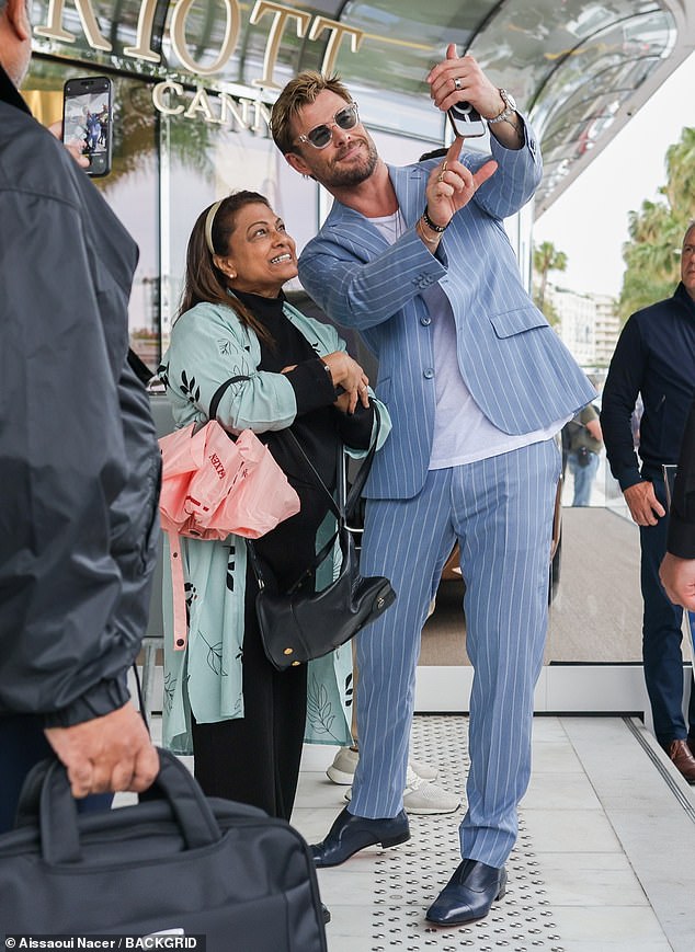 The actor looked incredibly handsome in a stylish blue suit paired with trendy shoes.