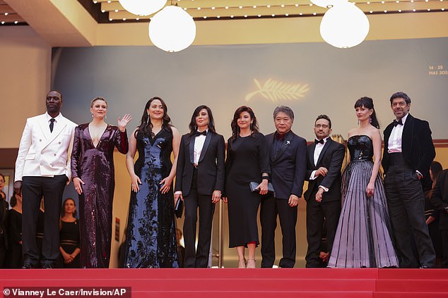 The entire jury posed together for a group photo at the dazzling first premiere.