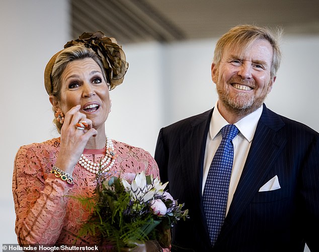 King Willem-Alexander accompanied Máxima on the visit and seemed equally ecstatic.