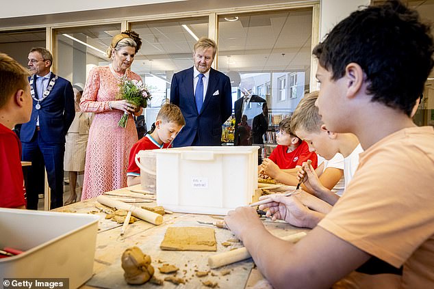 The King and Queen watched the children bake during their royal engagement.