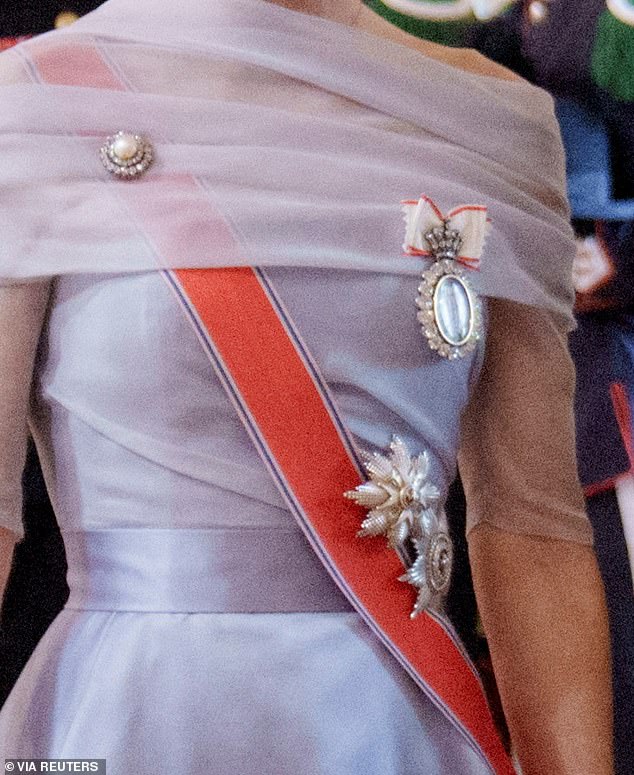 She wore a portrait of Frederik made especially for her and had two brooches, one of which symbolized The Order of the Elephant, the most distinguished order of the Danish royal family.