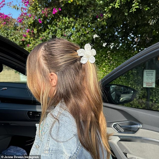 Everly made a brief appearance wearing a stunning denim jacket and a flower-shaped hairpin in her long locks.