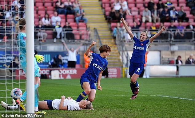 Maika Hamano's (center) goal allowed Chlesea to prepare for the final day's showdown against Man City.