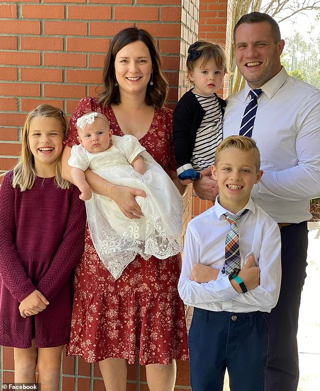 Jared is seen with his widow Kristen, his two daughters, and the twins he shared with Shanna.