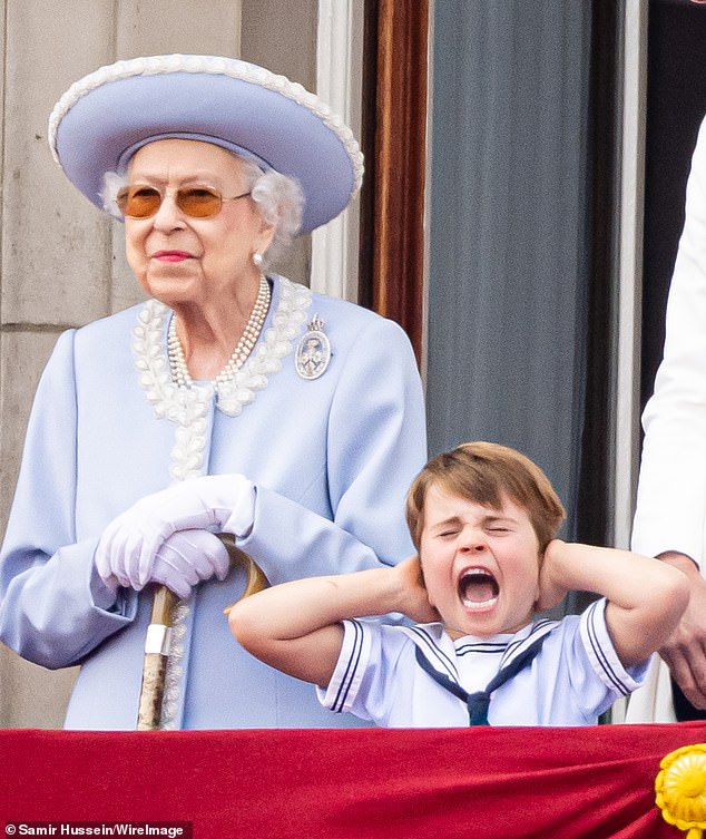 At Trooping the Color 2022, young Prince Louis was overwhelmed by the roar of the flight, covering his ears and screaming in response. And in the background, the Queen couldn't help but smile.