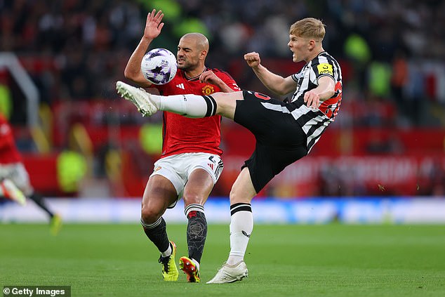 19-year-old Lewis Hall (right) saved Newcastle from a 3-1 defeat by scoring the team's second goal in the second minute of added time.