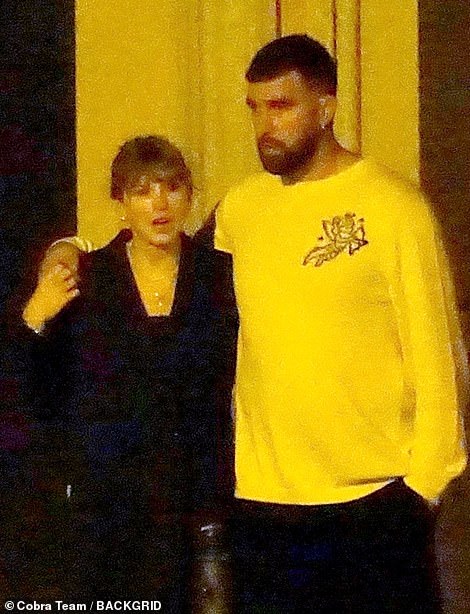 The superstar singer and the Kansas City Chiefs star, both 34, were seen cuddling during a romantic evening in Italy.