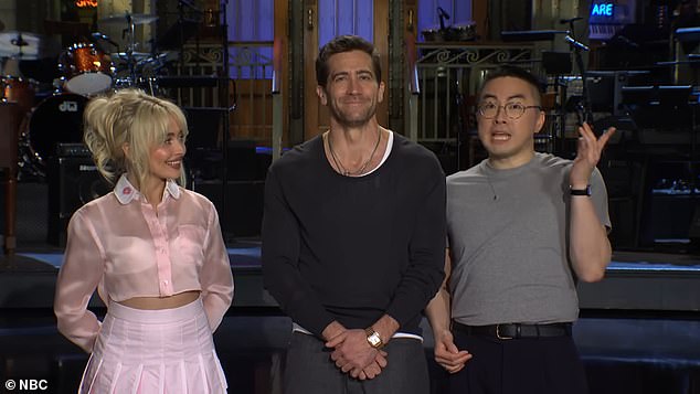 1715925861 474 Jake Gyllenhaal shows off his unique singing skills to Sabrina