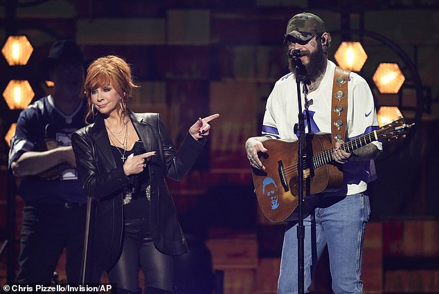 The show's host, Reba McEntire, joined Malone for an a cappella version of The Allman Brothers Band's classic Ramblin' Man.