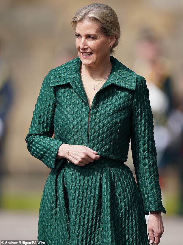 The Duchess looked effortlessly elegant in an emerald dress with textured patterns. The A-line skirt, collar detail and cinched waist created the perfect sophisticated ensemble.