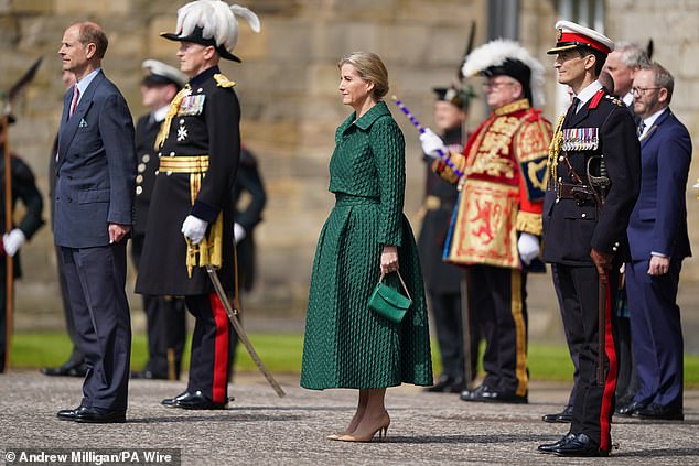 She paired her outfit with beige stilettos and accessorized it with a matching green clutch. Sophie pulled her blonde locks into an effortless updo and kept her makeup sleek and summery.