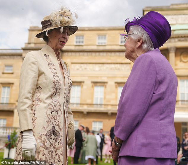 Anne looked every inch royal in a cream embroidered jacket as she greeted guests.