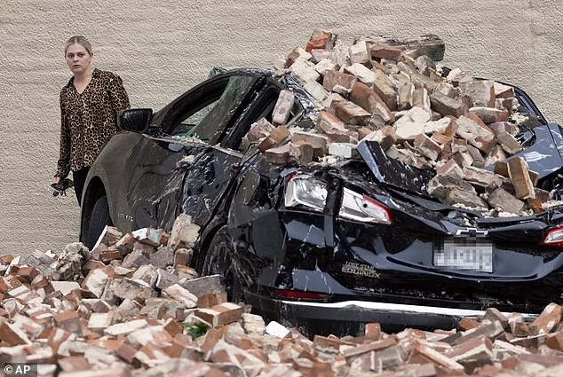 1716012555 737 Seven dead in Houston amid devastating storm including 73 year old cement