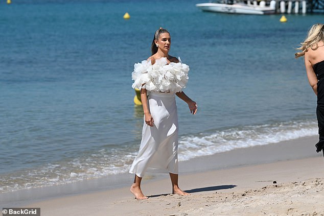 Showing off her incredible figure, Zara donned a stunning white dress with a ruffled neckline as she posed for the stunning shoot.