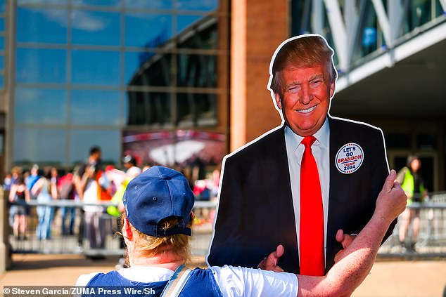 He falsely told those gathered that he won Minnesota in 2020, to enthusiastic applause from the audience.