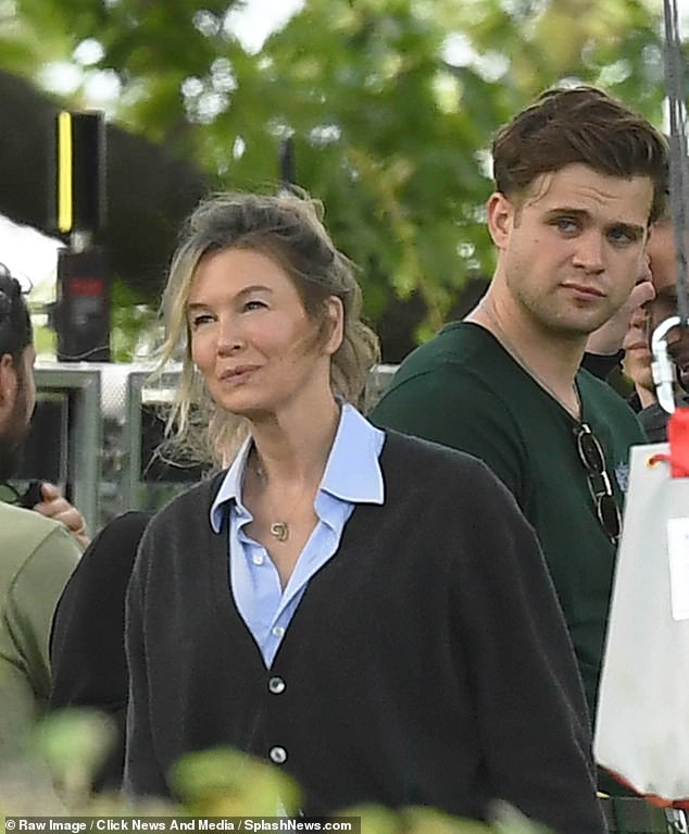 Ms. Zellweger and Woodall were seen filming the upcoming movie Mad About the Boy last Thursday.