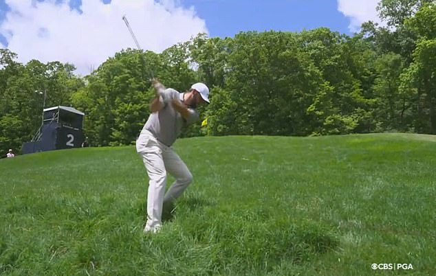 On the 2nd hole, Scheffler's third shot from deep grosso missed and he made double bogey.