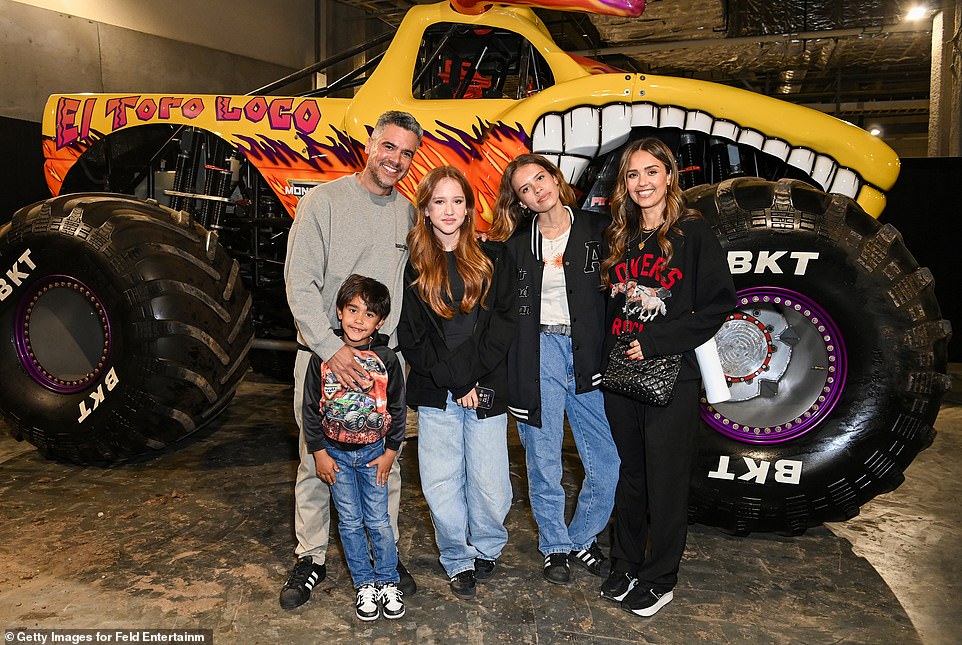 The 43-year-old actress opted for a black crew-neck sweatshirt and matching sweatpants for the event.