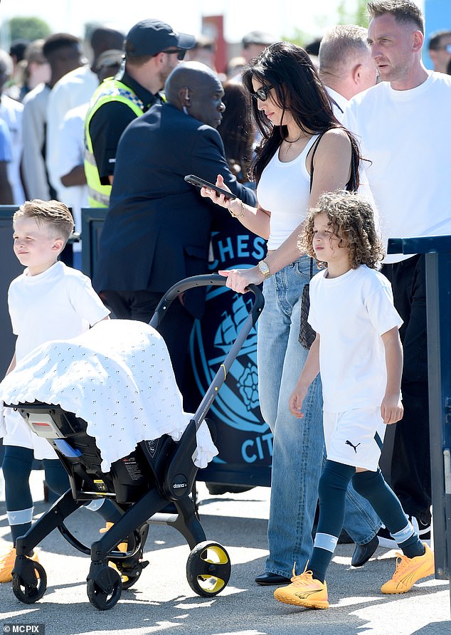 Sweet childhood footballer Annie, 31, dressed for the weather in a white vest and sunglasses as she arrived at the Etihad Stadium on Sunday.