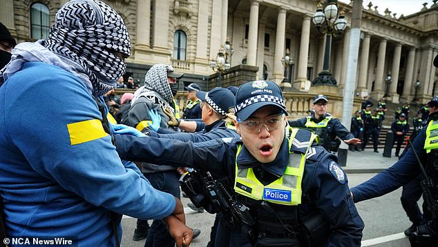 Police attempted to keep the two groups separate while supporting people's right to peaceful protests.