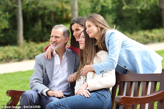 Smart jackets and casual pants/jeans were the order of the day for the family photo shoot.