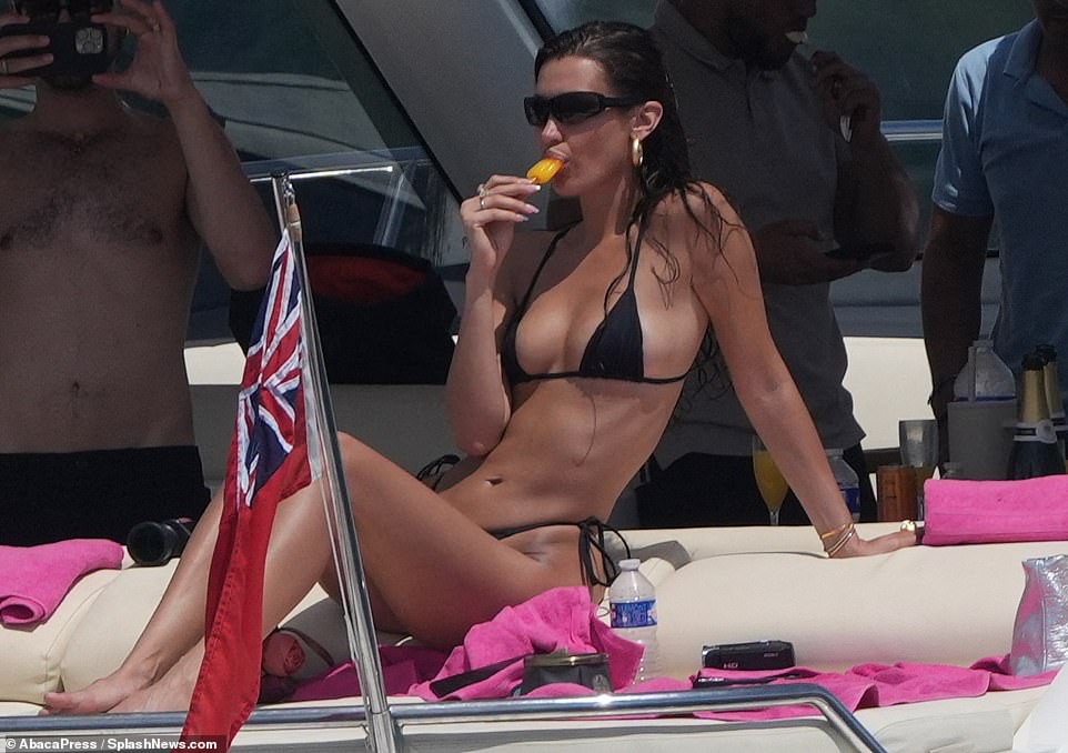 Hadid and her friends also greeted an ice cream boat before enjoying some popsicles on the yacht.