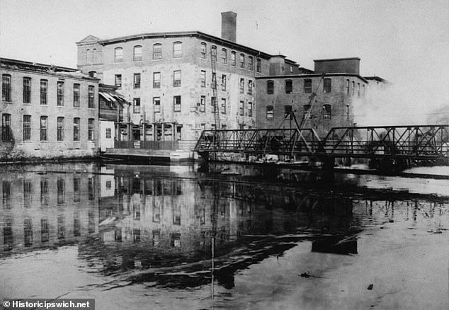 The current version of the dam was built in 1880 and later modified to power a nearby hosiery factory, but has not been used for that purpose since the 1930s.