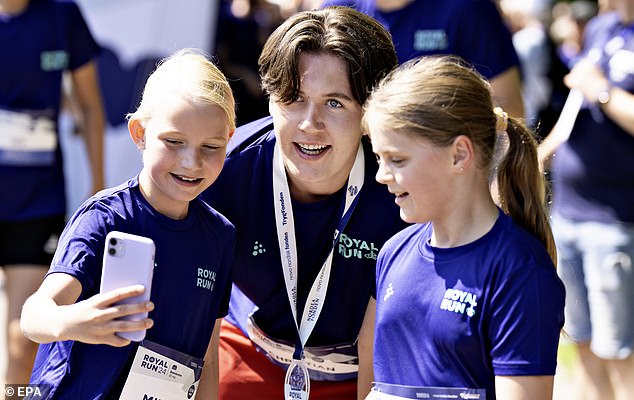 The 18-year-old future king seemed delighted to take a selfie with some young fans.