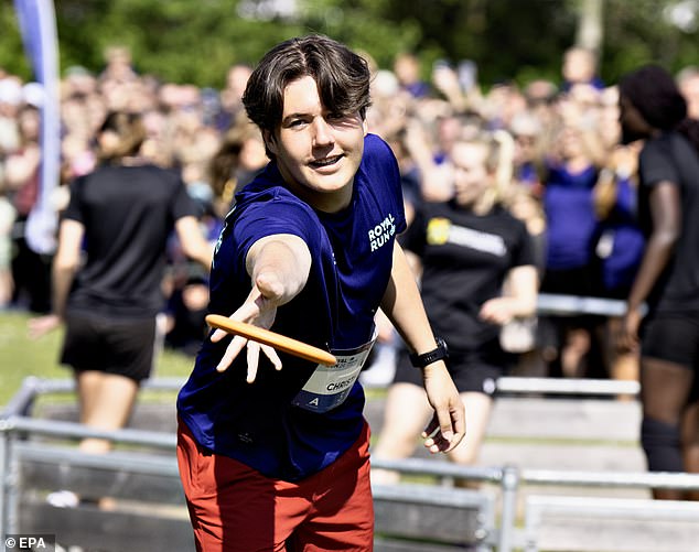 Showing his sporting prowess by throwing a frisbee before running a mile