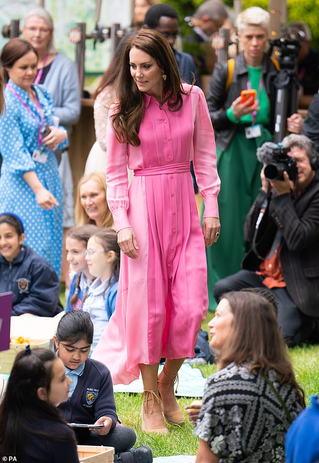 Kate Middleton with students at the Chelsea Flower Show in 2023