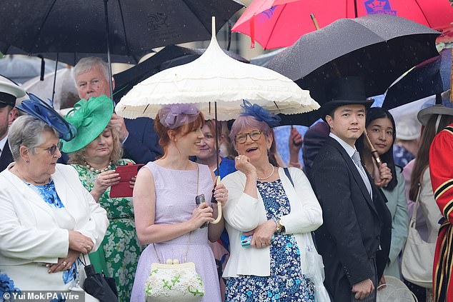 1716306683 512 Prince William joins Princess Beatrice for his first garden party