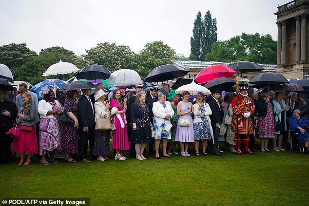 1716306685 725 Prince William joins Princess Beatrice for his first garden party