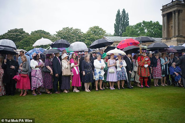 1716306686 842 Prince William joins Princess Beatrice for his first garden party