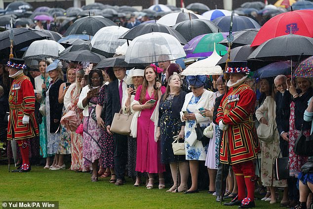 1716306686 855 Prince William joins Princess Beatrice for his first garden party