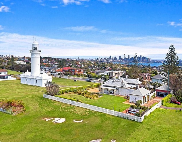 Shelley, Anthony and their children from previous marriages also lived at The Keepers Cottage, next to Macquarie Lighthouse station, on the South Head cliffs in Sydney.