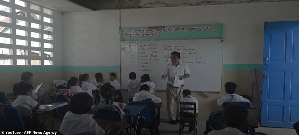 Another resident who appears in the documentary is elementary school teacher, Braulio Navarro. He explains that changing Carti Sugtupu for the mainland is a 