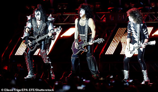 Guitarist Tommy Thayer told how the group has received offers for hologram shows in cities around the world, with Las Vegas being the current favorite (KISS will perform in 2018).