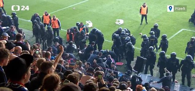 Chairs, trash cans and photographers' tables, as well as glasses, were thrown from the terraces.