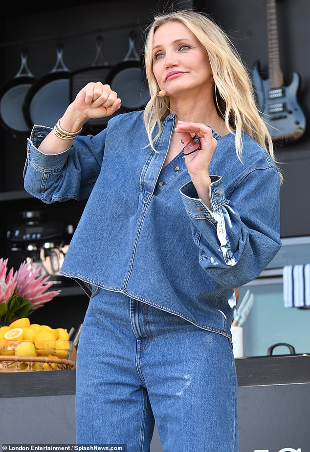 Her baggy straight-leg jeans matched her top while she added gold bracelets that added a chic touch to the look.