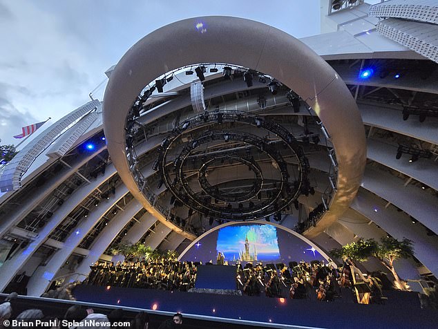 The Hollywood Bowl is a huge amphitheater in Los Angeles with a capacity of 17,500 people.