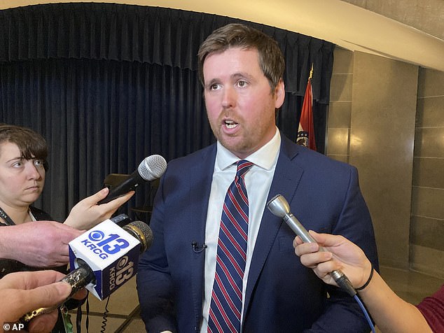 Missouri State Treasurer Scott Fitzpatrick protested Chase's decision to retain his services at a conservative event.