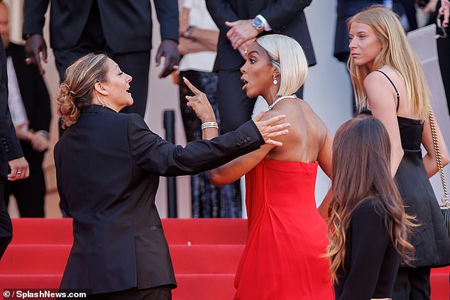 It came just days after Rowland berated the same guard on the red carpet, which Destiny's Child implied was due to racism.