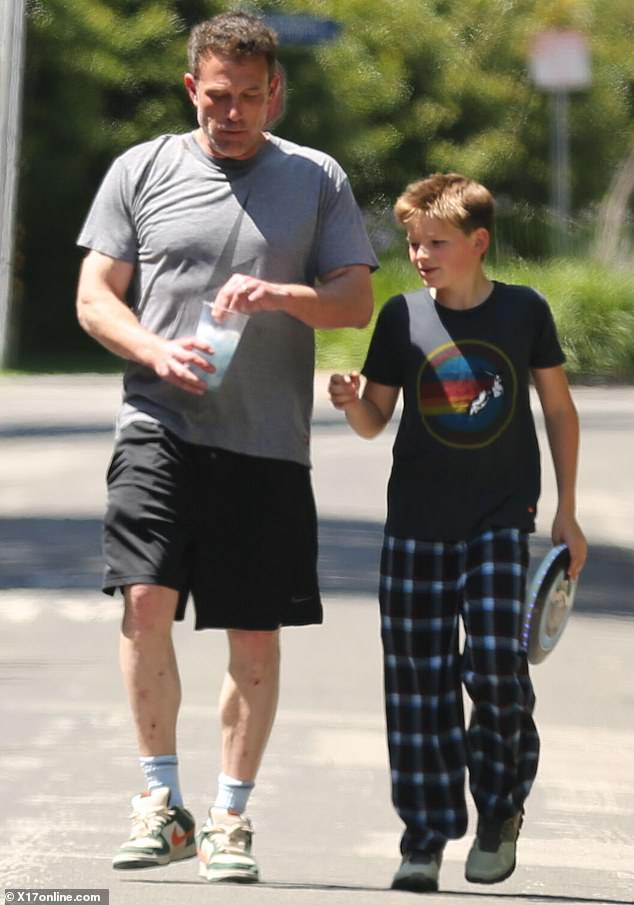 Samuel kept it just as casual for the neighborhood outing in a printed T-shirt and a pair of blue flannel pajama pants.