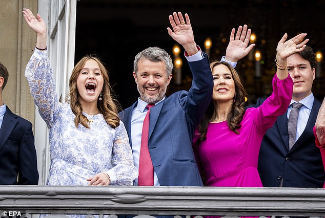 The couple looked more familiar than they had in months, as they waved from the balcony.