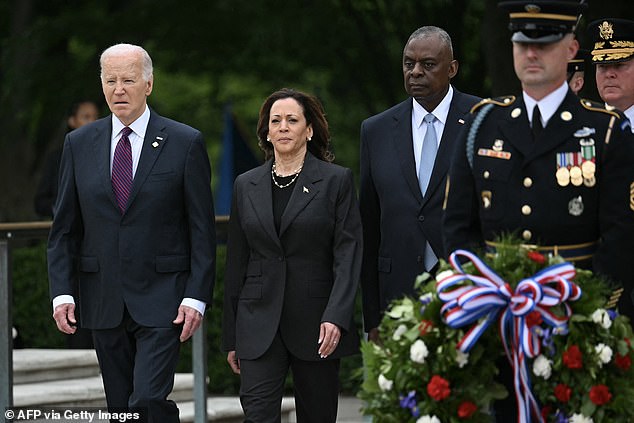 Austin (right) participated in the annual tradition just three days after he had to temporarily leave his duties to undergo a medical procedure at Walter Reed Medical Center.