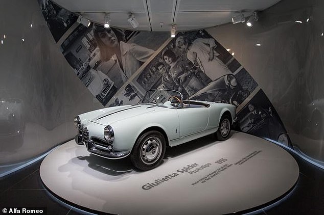 The first Alfa Romeo to have its front license plate positioned to the side (which is almost always offset to the near side) was the Giuletta Spider Series 750/101, which debuted in 1955.